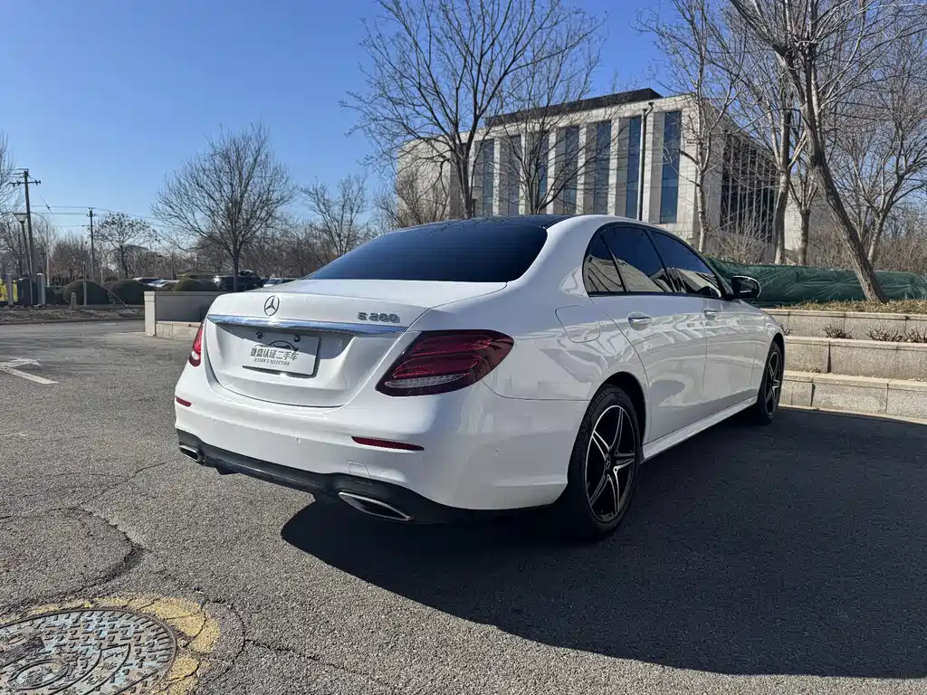 MERCEDES-BENZ E CLASS