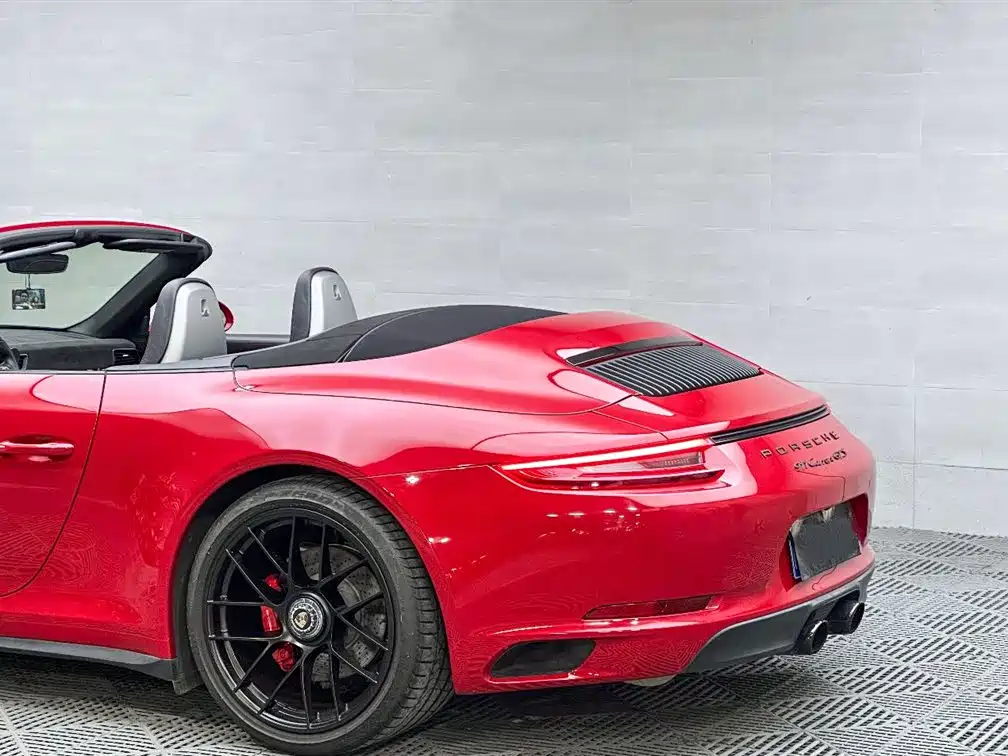 Porsche 911 2017 Carrera 4 Cabriolet GTS 3.0T