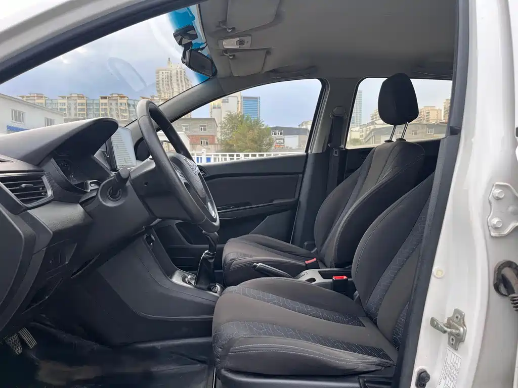 Baojun 310 — миниатюра 4