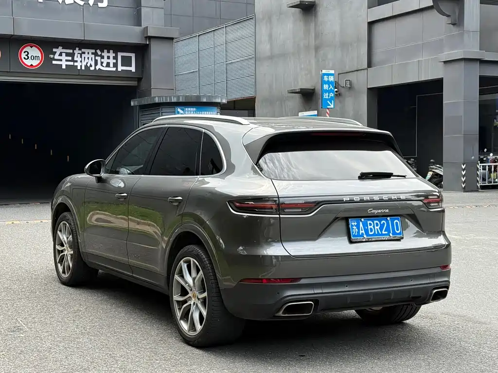 Porsche Cayenne — миниатюра 6