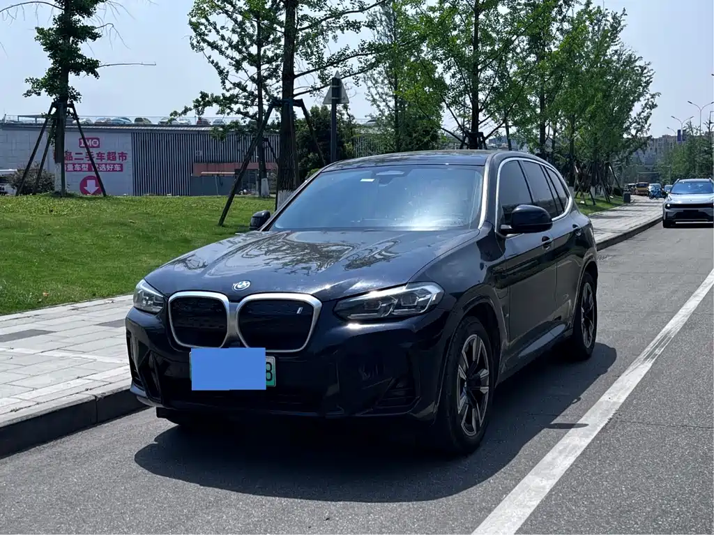 BMW iX3 2024