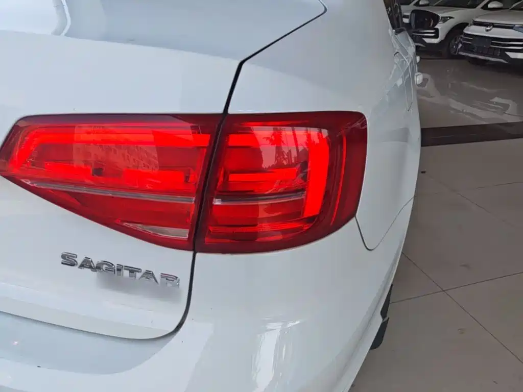 Volkswagen Sagitar — миниатюра 8