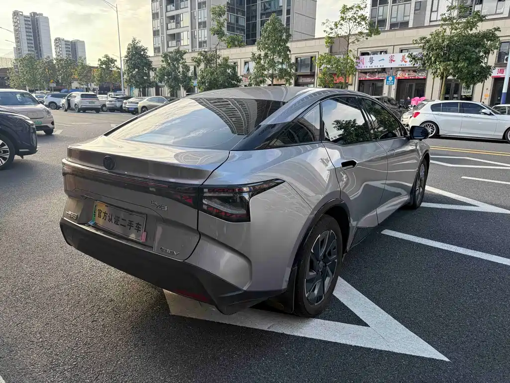 Toyota bZ3 — миниатюра 10