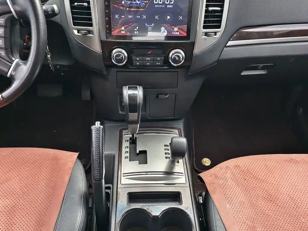Mitsubishi Pajero (Import) — миниатюра 10