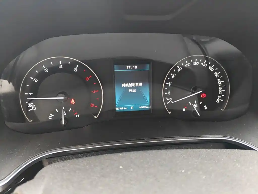 Wey Wey VV5 — миниатюра 7