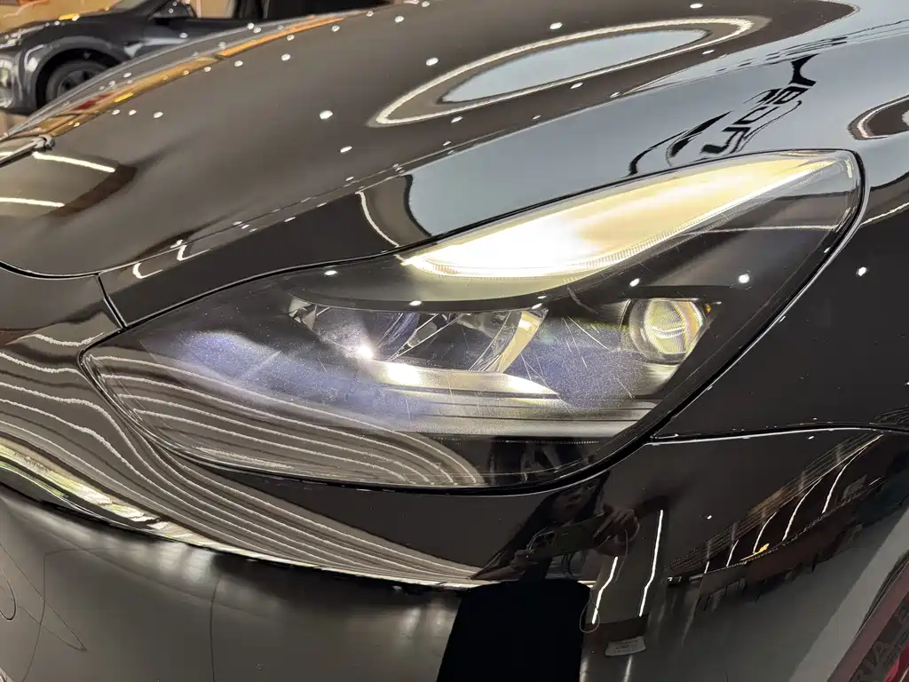 Tesla Model Y — миниатюра 13