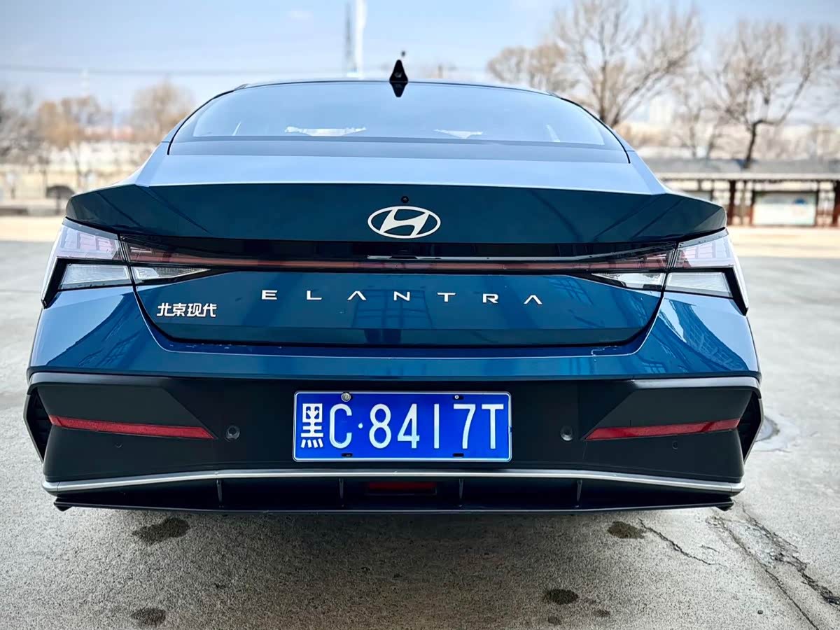 Hyundai Elantra 1.5 л 2023 г. Голубой, пробег 13000 км