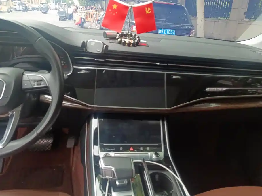 Audi Q7 — миниатюра 13