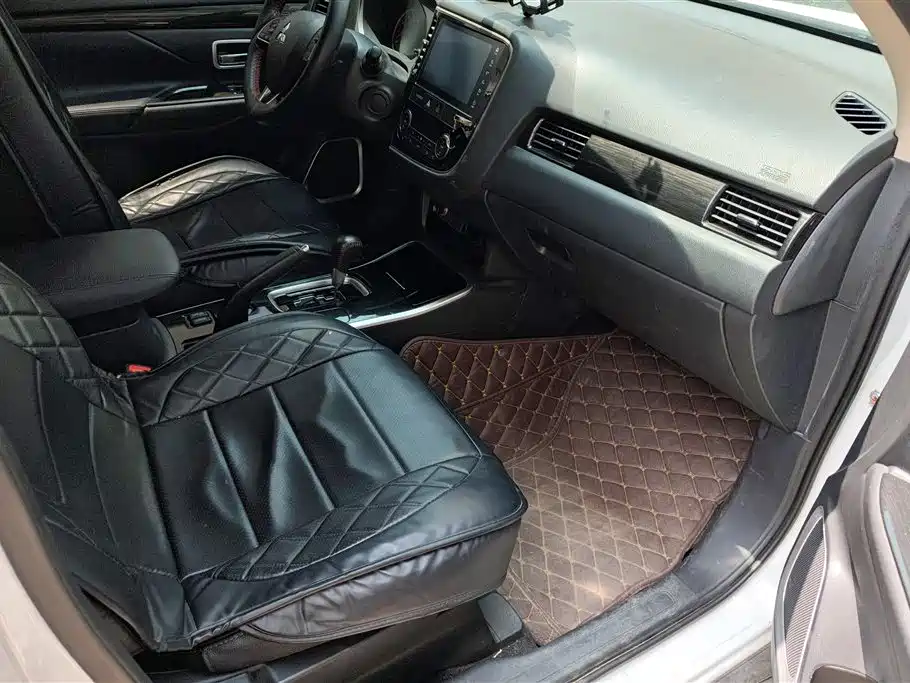 Mitsubishi Outlander 2017 2.0L 5 мест