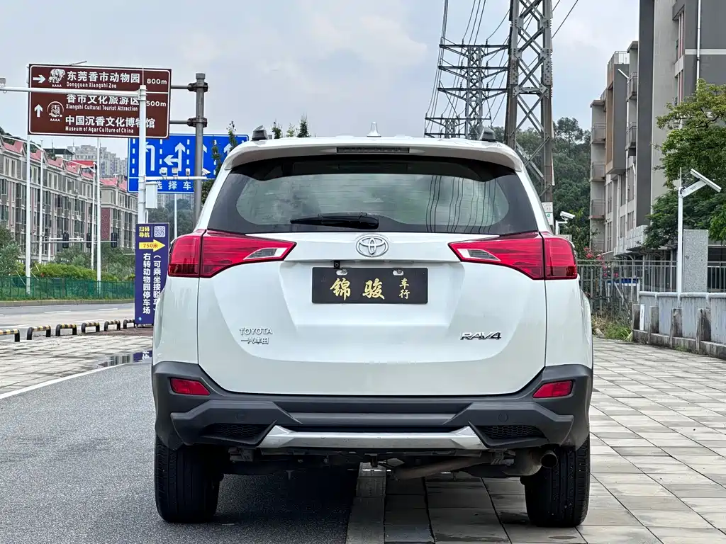 Toyota RAV4 — миниатюра 5