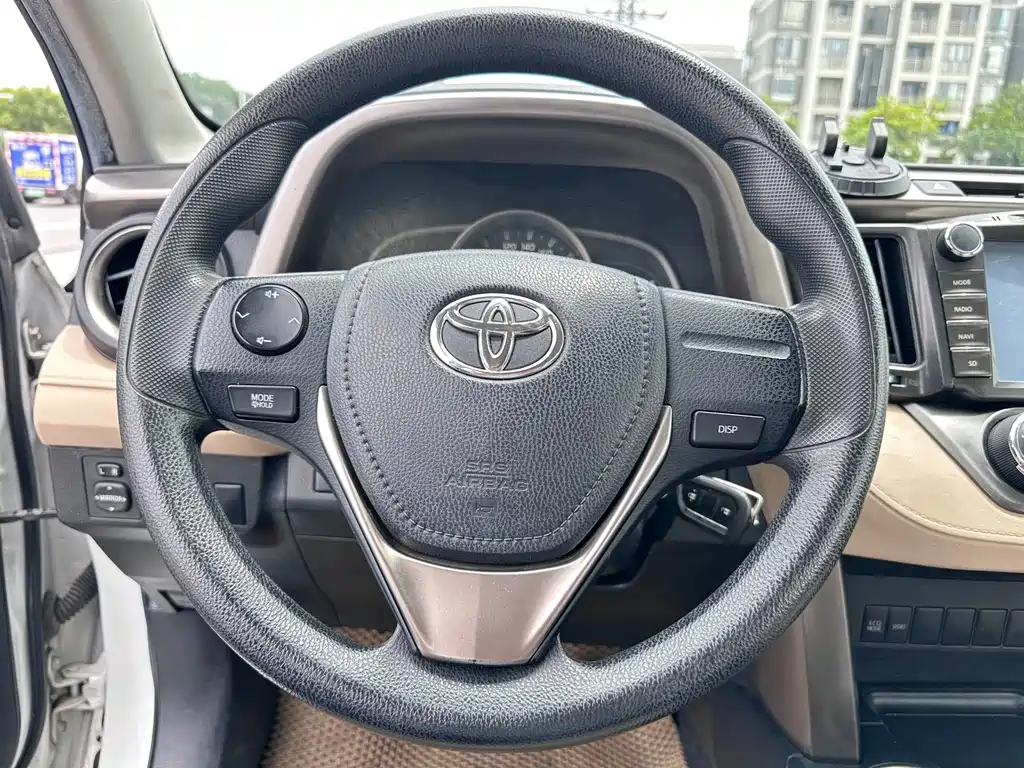 Toyota RAV4 — миниатюра 15