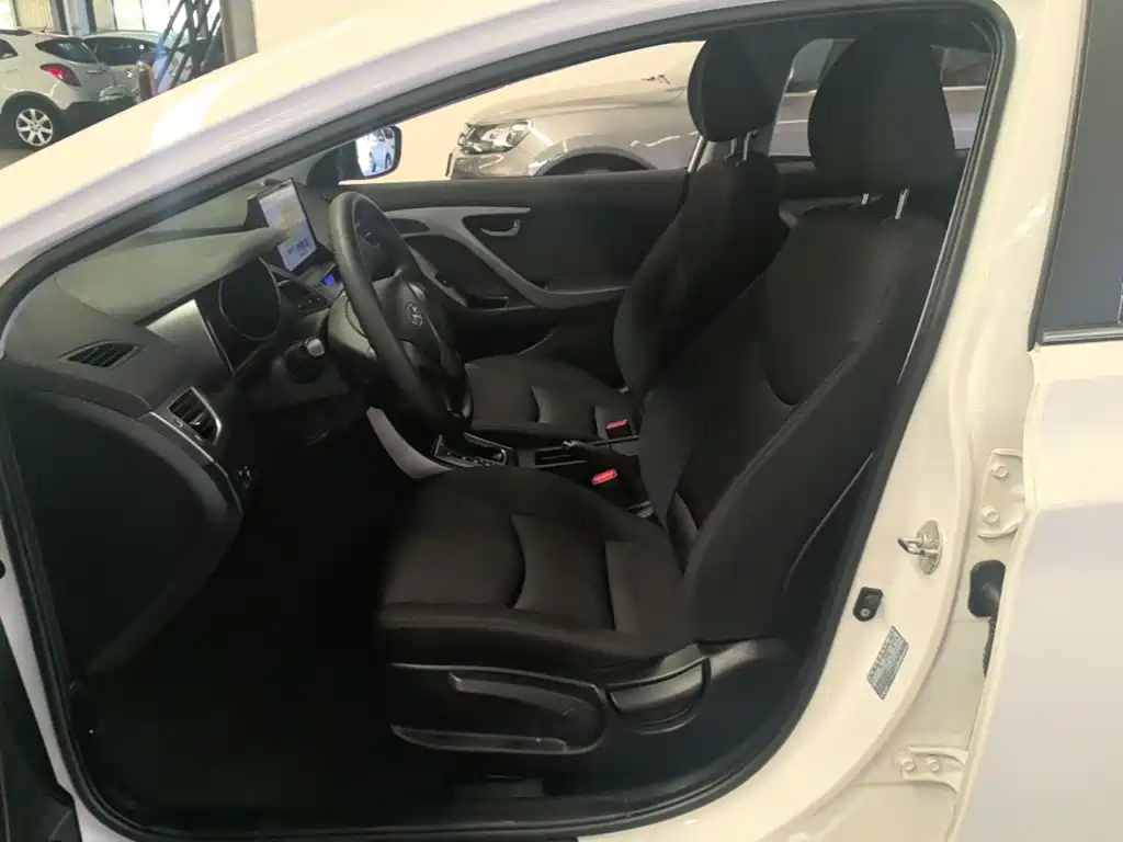 Hyundai Elantra Langdong — миниатюра 15