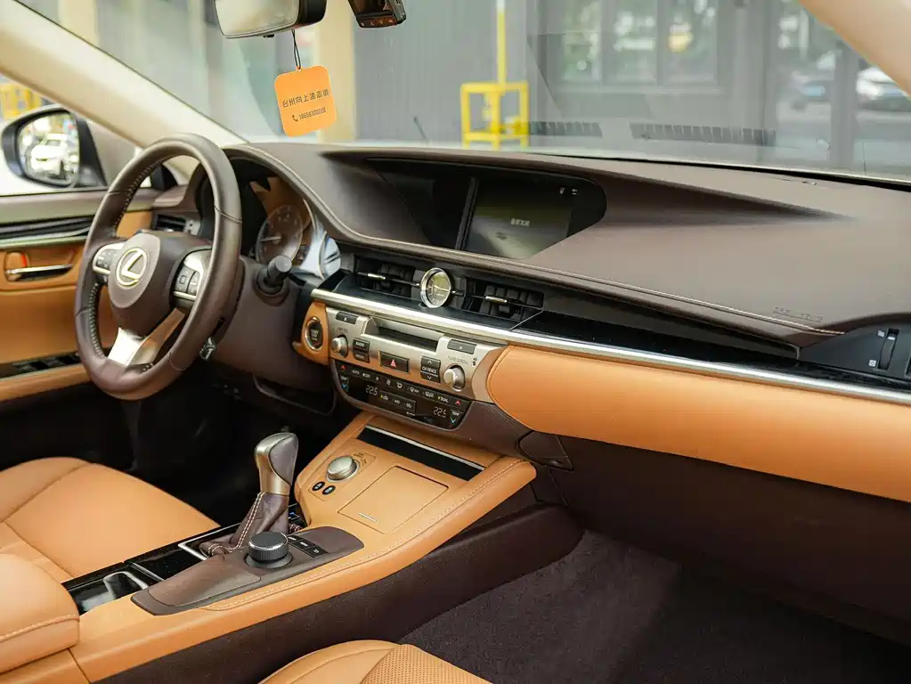 Lexus ES — миниатюра 10