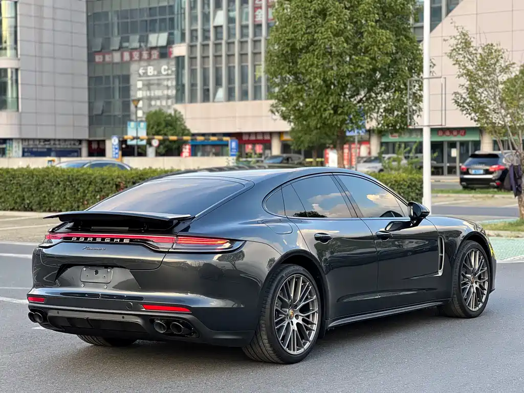 PORSCHE PANAMERA