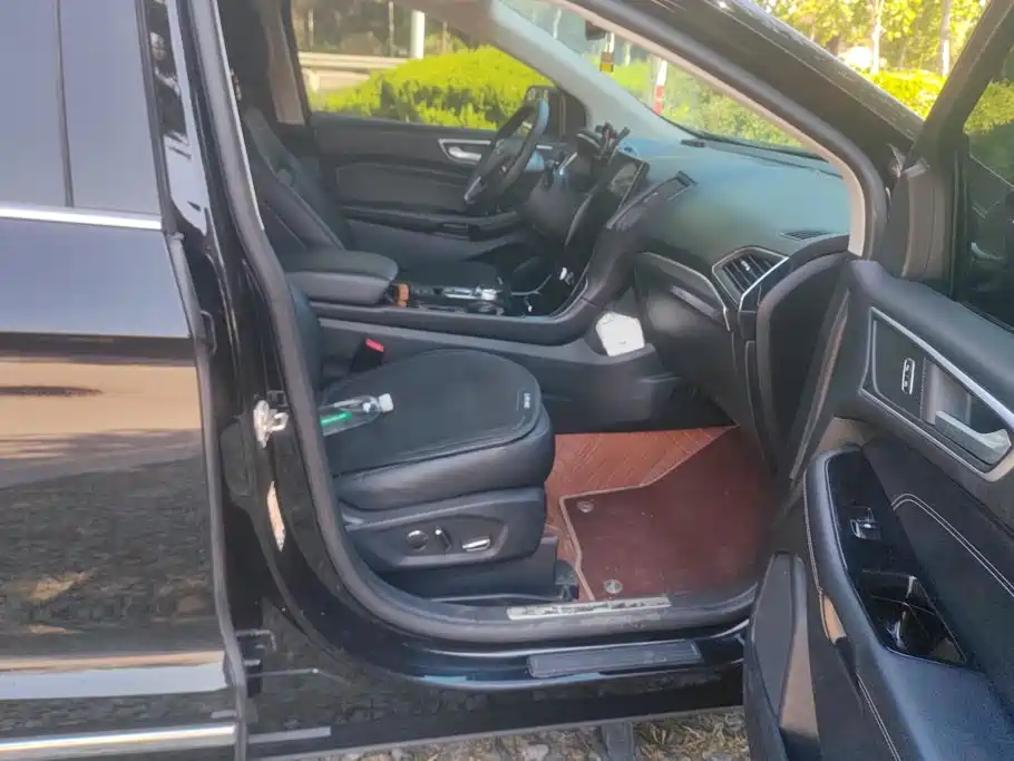Ford Edge — миниатюра 8
