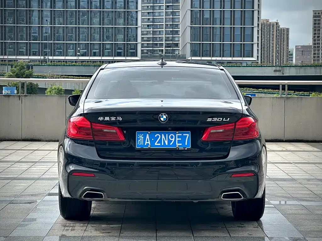 BMW 5 Series — миниатюра 7