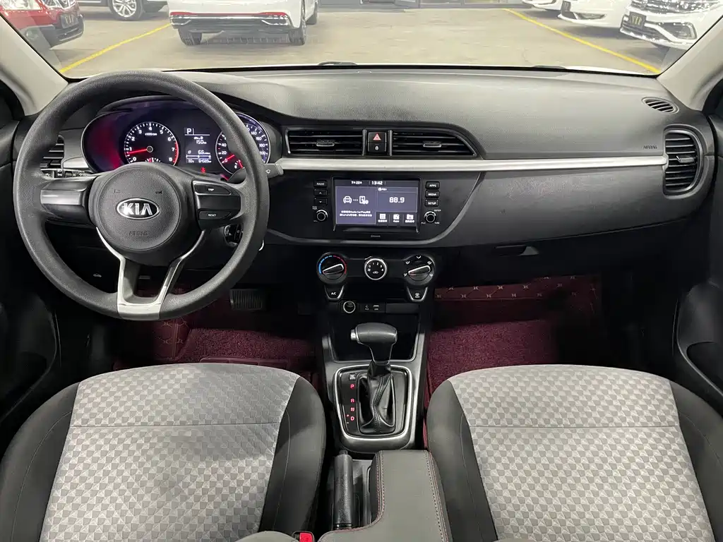 Kia K2 — миниатюра 10