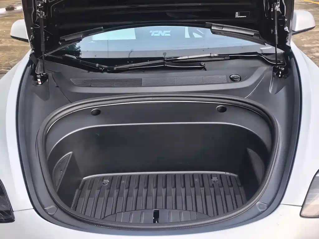 Tesla Model 3 — миниатюра 17