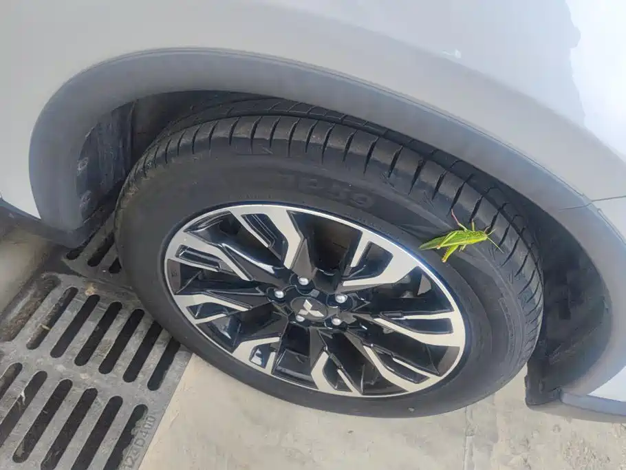 Mitsubishi Outlander — миниатюра 6