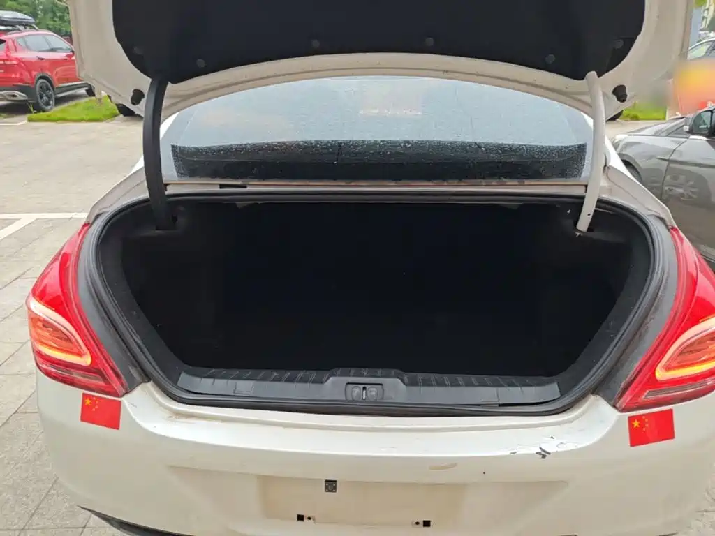 Peugeot 308 — миниатюра 19