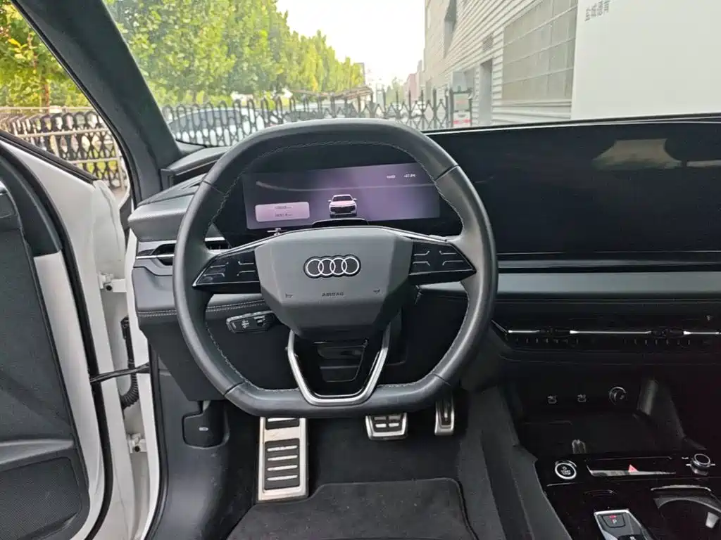 Audi Q6L e-tron — миниатюра 11