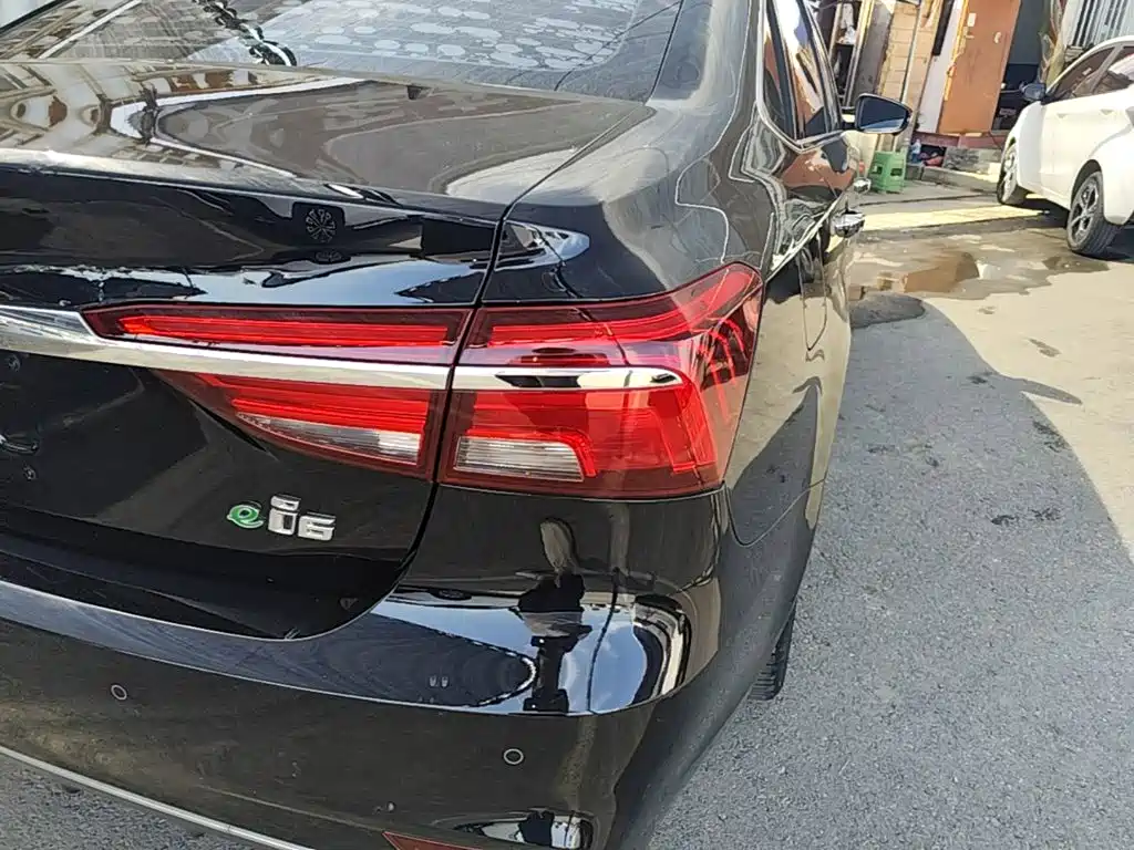 Roewe i6 New Energy — миниатюра 8