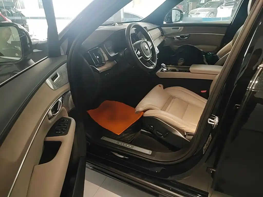 Volvo XC90 PHEV — миниатюра 16
