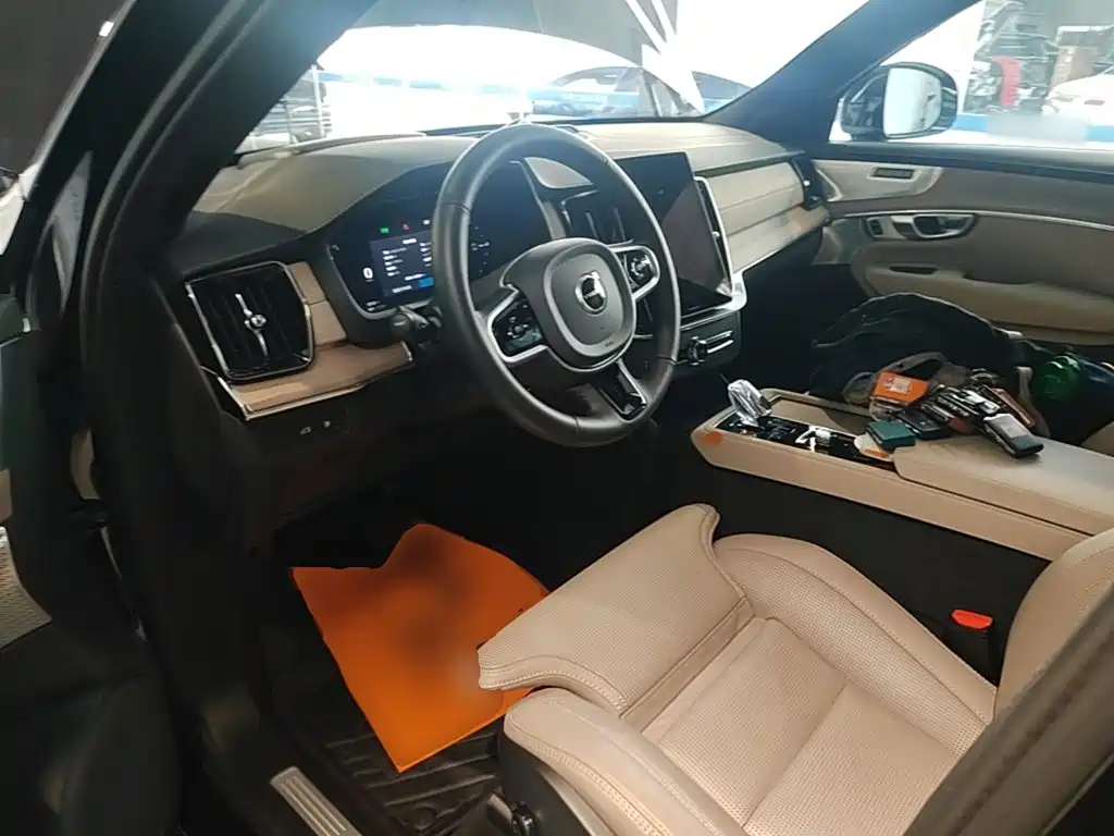 Volvo XC90 PHEV — миниатюра 10
