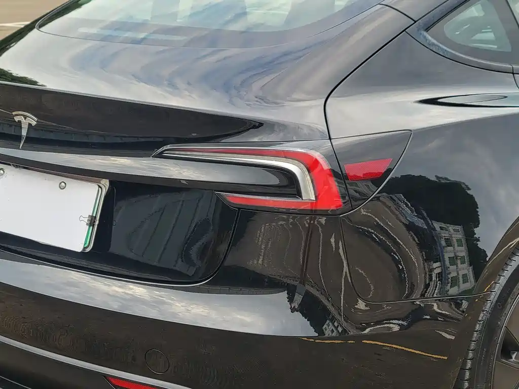 Tesla Model 3 — миниатюра 17