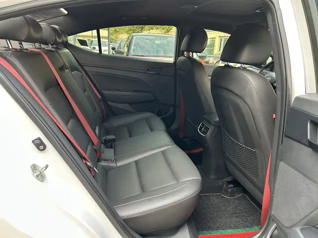 Hyundai Elantra — миниатюра 5