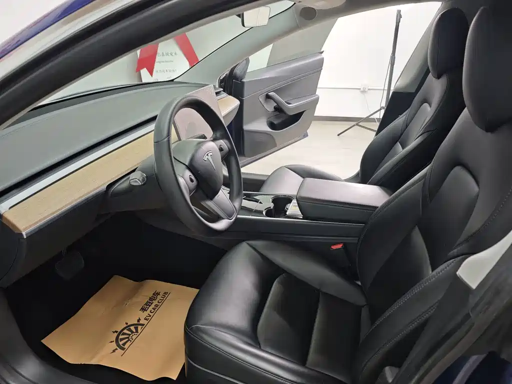 Tesla Model 3 — миниатюра 12