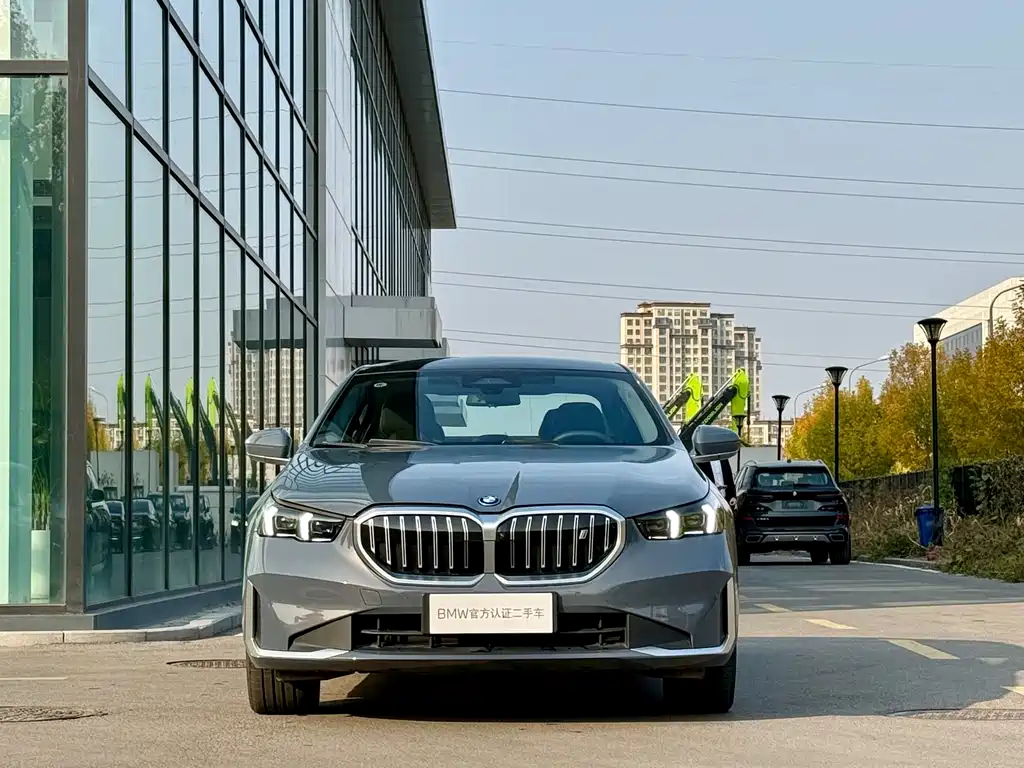 BMW I5