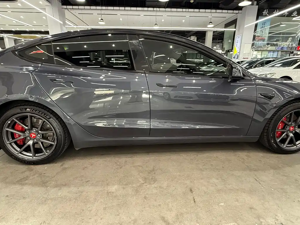 Tesla Model 3 — миниатюра 12