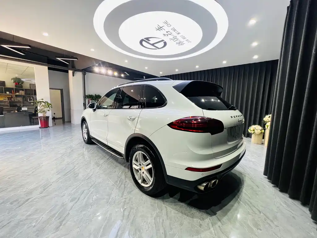 Porsche Cayenne — миниатюра 4