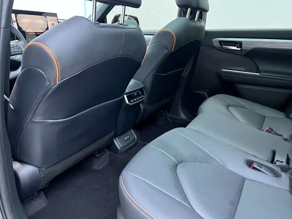Toyota Crown Kluger — миниатюра 9