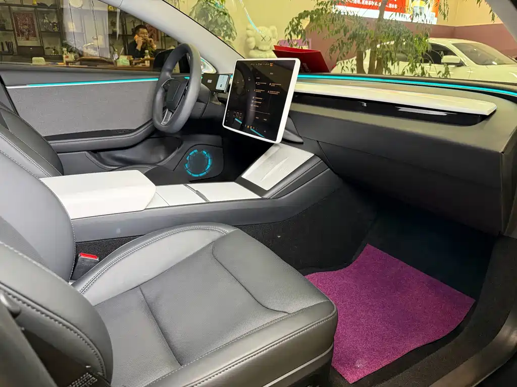 Tesla Model 3 — миниатюра 12