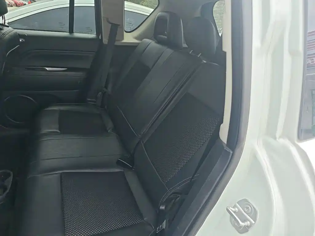 Jeep Compass (Import) — миниатюра 17