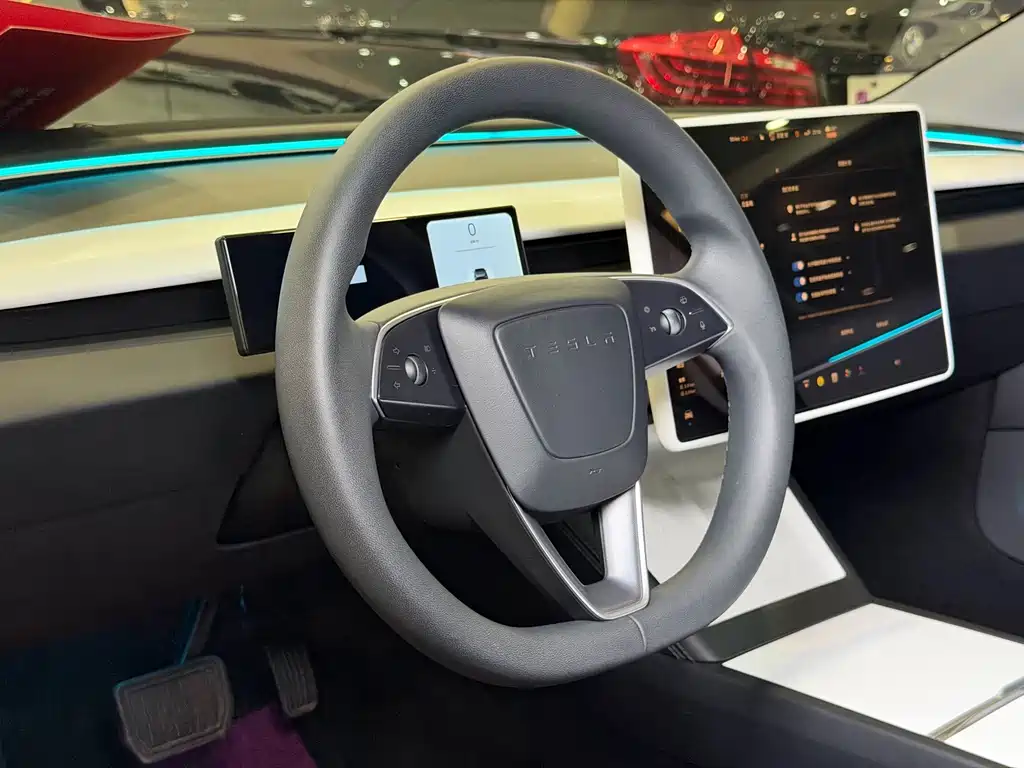 Tesla Model 3 — миниатюра 7