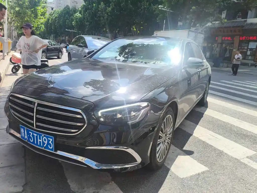 Mercedes-Benz E-Class — миниатюра 2