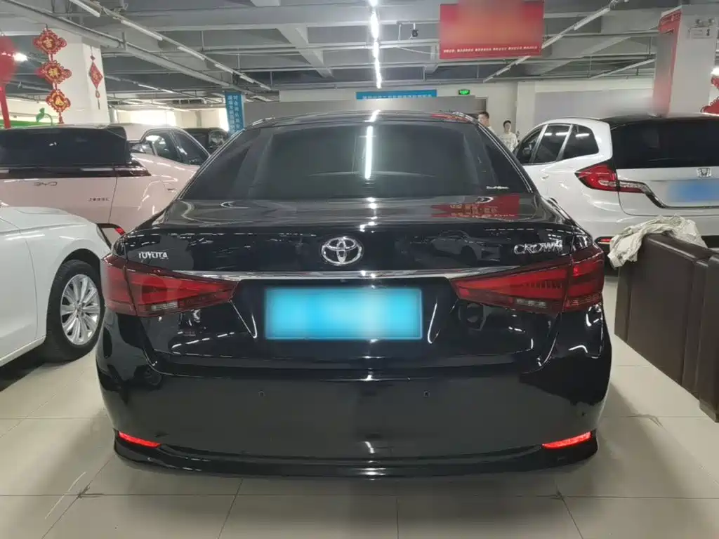 Toyota Crown — миниатюра 6
