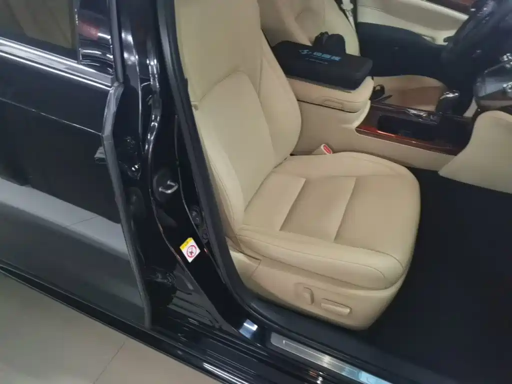 Toyota Crown — миниатюра 25