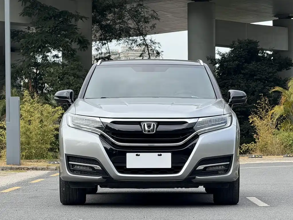 HONDA UR V