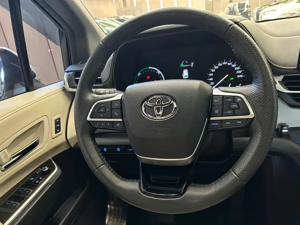Toyota Granvia — миниатюра 16