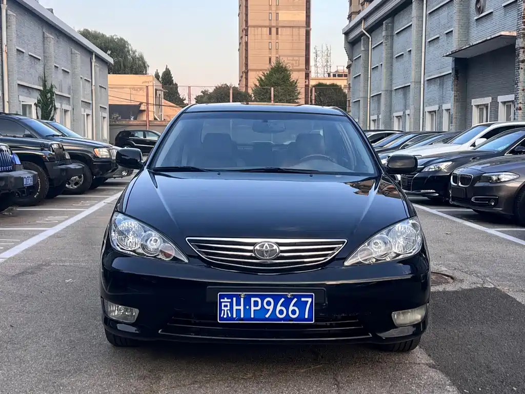 Toyota Camry — миниатюра 3