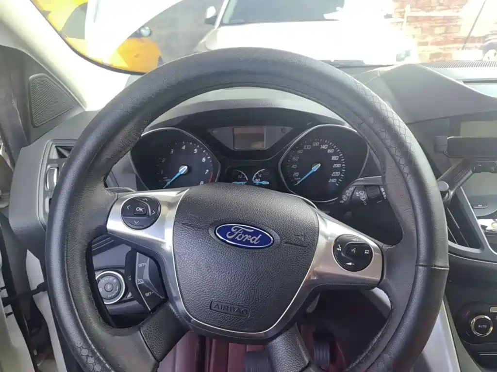 Ford Kuga — миниатюра 15