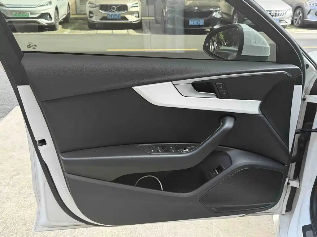 Audi A4L — миниатюра 5