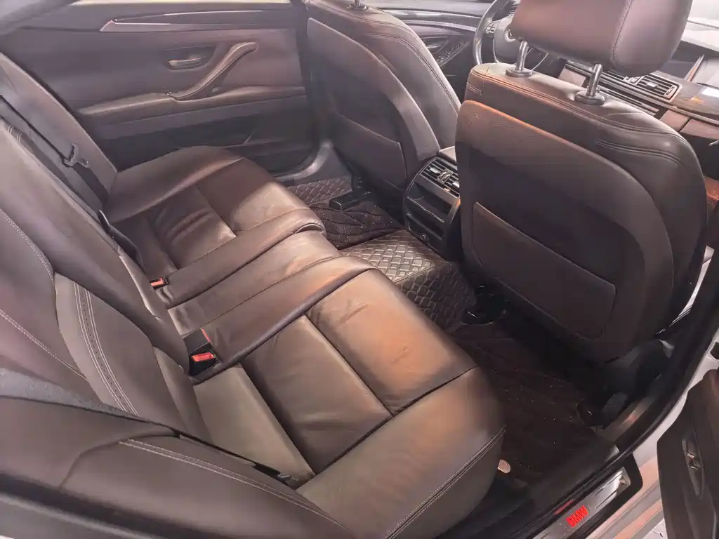 BMW 5 Series — миниатюра 6