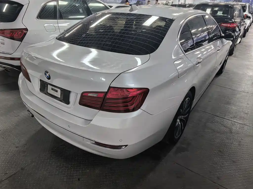 BMW 5 Series — миниатюра 11