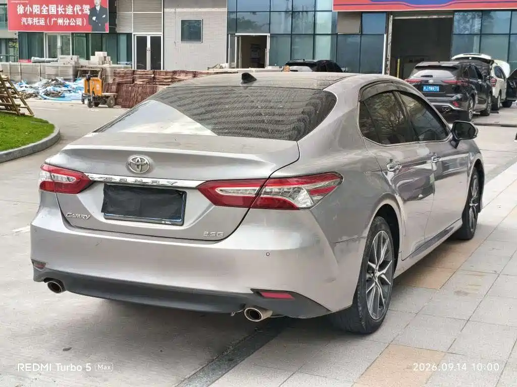 Toyota Camry — миниатюра 9