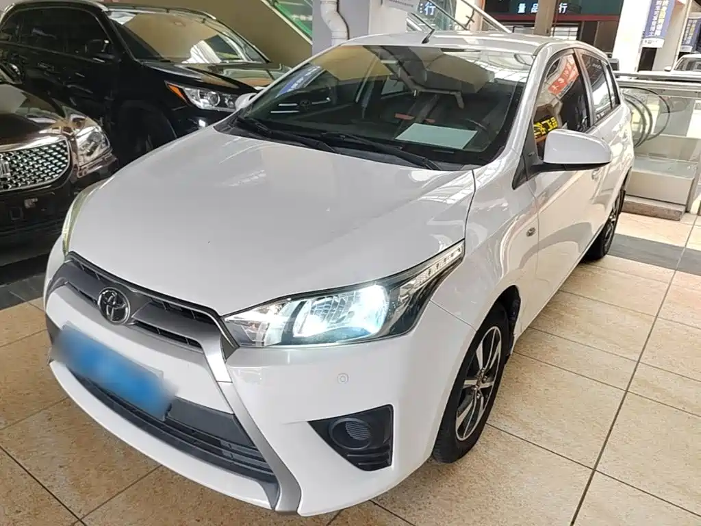 Toyota Yaris L — миниатюра 2
